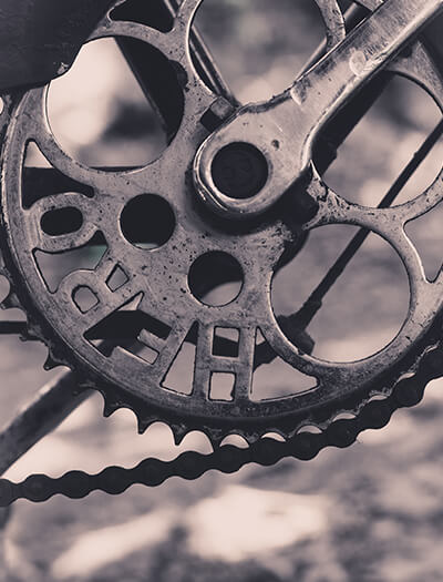 Detalle de plato y cadena de bicicleta